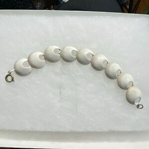 Vintage Midcentury shell enamel link bracelet.